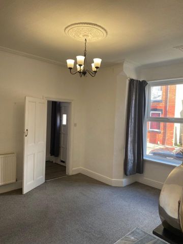 2 Bed Semi-Detached House, Whingate Grove, LS12 - Photo 2