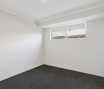 Duel key duplex home - Photo 1