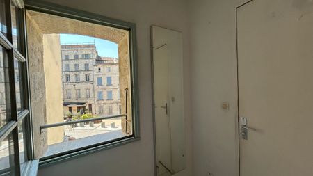 A LOUER // studio de 22.80 m² en intra-muros AVIGNON, - Photo 2