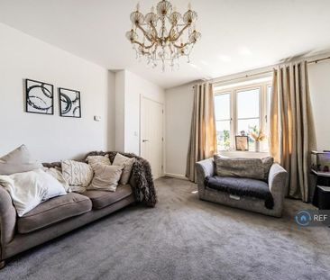 3 bedroom semi-detached house to rent - Photo 2