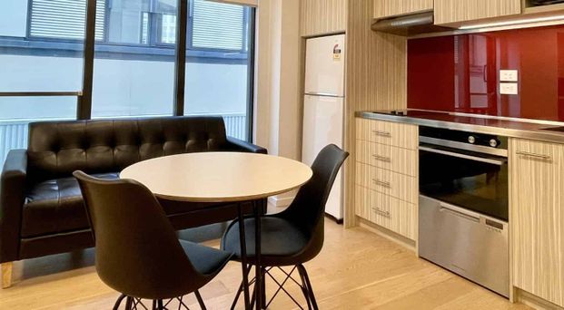 Modern Inner City Apartment - Photo 1