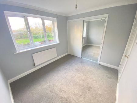 2 bedroom end of terrace house to rent - Photo 2