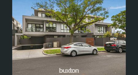 Classy Contemporary Living, Convenient Location - Photo 2