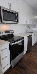 2534 ST CLAIR AVE W, UPPER - RENO, AC, Shared Laundry, *UTLS FREE!* - Photo 3