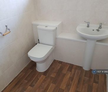 5 bedroom semi-detached house to rent - Photo 4