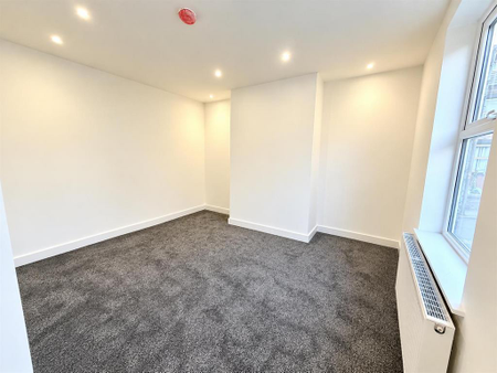 5 bedroom terraced house to rent - Photo 2