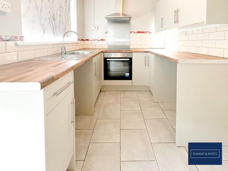 2 bedroom flat to rent - Photo 4