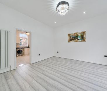 Hawthorn Grove, Ashton-under-lyne, OL7 - Photo 1