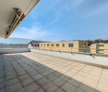 "Helle Attikawohnung mit riesiger Dachterrasse" - Photo 1