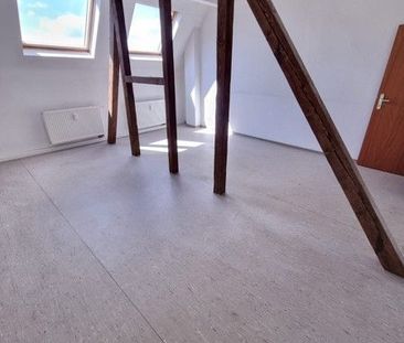 Großzügige Dachgeschosswohnung mit neuem Bad und modernem Vinylboden - Photo 5