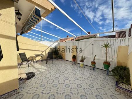 Alquiler de chalet adosado en Calle Río Sena s/n - Photo 3