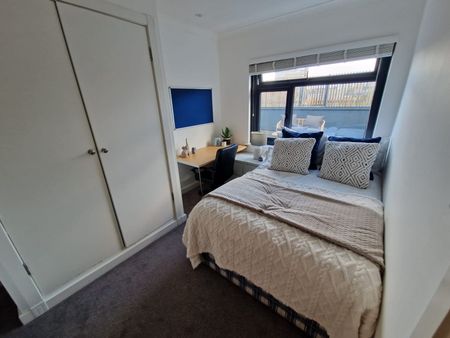 4 bedroom apartment to rent - Photo 3