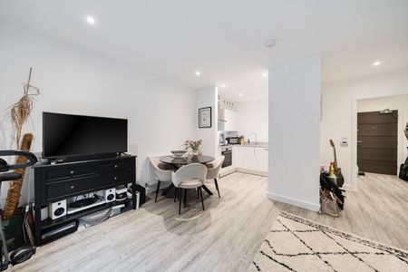 Flat to rent - Brumwell Avenue, London, SE18 - Photo 5