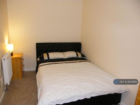 1 bedroom in a house share to rent - Photo 3