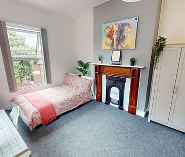 5 bedroom end of terrace house to rent - Photo 4