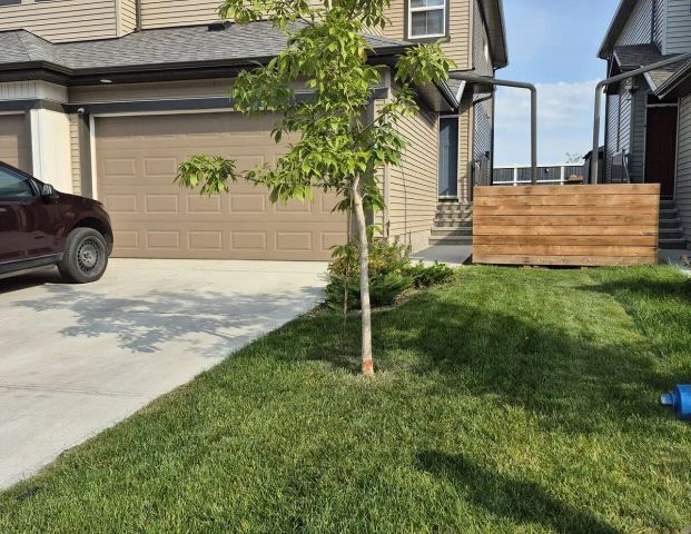 Executive, Functional, Calm — 3 Bedrooms+ Den House - Photo 1