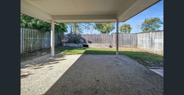 Modern, family home in elevated position - Photo 1