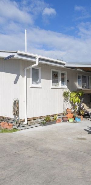 Convenient One-Bedroom Living on Lytton Road - Photo 1