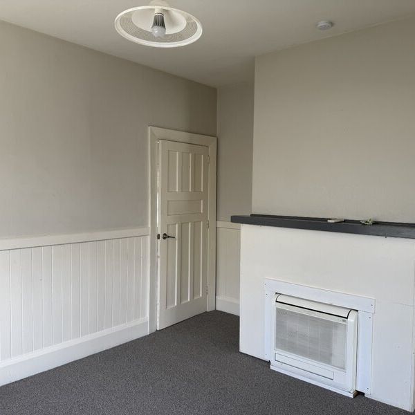 ADDINGTON – 4 BEDROOM, 1 BATHROOM/2 TOILETS - Photo 1