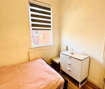 Room in a Shared House, Rusholme Grove, M14 - Photo 4