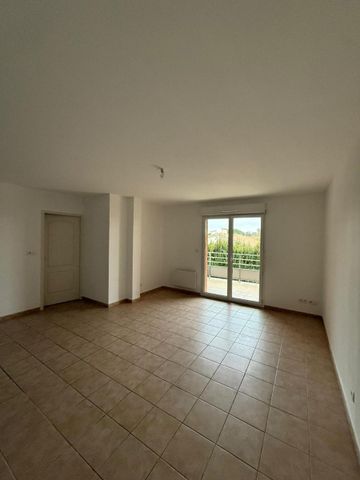Location Appartement 3 pièces 59m² LEZIGNAN CORBIERES 11200 - Photo 2
