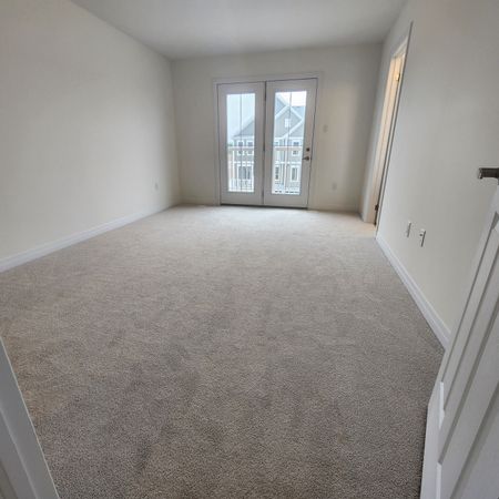 For Lease - 5 Pogie Drive, Welland, Ontario - Photo 2