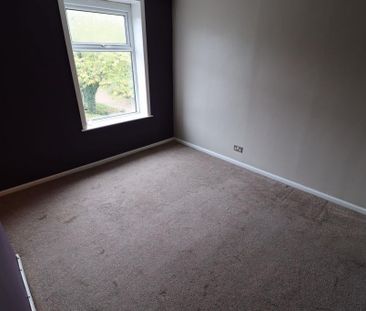 3 bedroom end of terrace house to rent - Photo 5