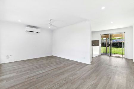 21 Vicki Parade, Torquay - Photo 3