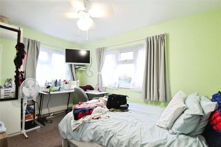 3 bedroom semi-detached house to rent - Photo 5