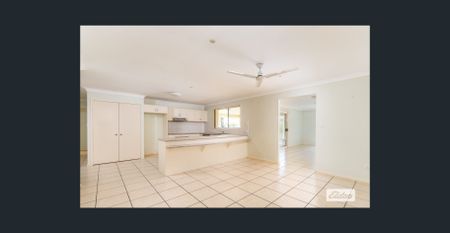 FOUR BEDROOM HOME IN QUIET CUL-DE-SAC - Photo 3