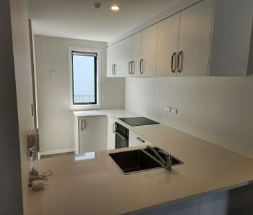 Modern 2BR Apt with Balcony in Onehunga - Photo 5