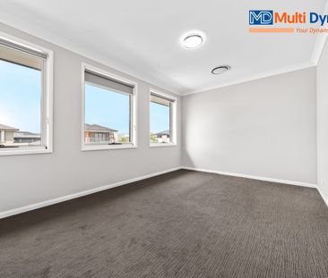 Luxury family living with resort style pool - Photo 2