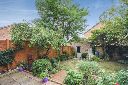2 bedroom semi-detached to rent Inkerpole Place, Chelmsford, CM2 - Photo 4