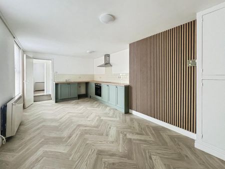 2 bedroom Flat To Let - Photo 2