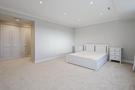 6 bedroom detached house to rent - Photo 4