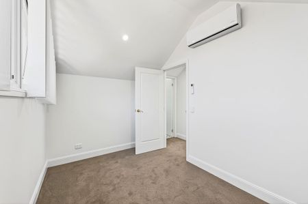 Modern Townhouse Living in Central Katoomba - Photo 2