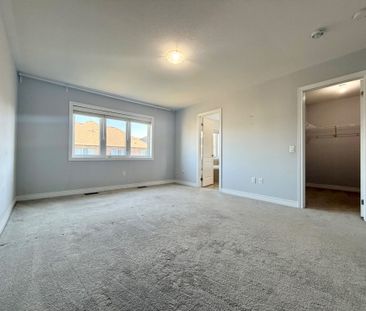 For Lease - 205 Laker Court, Newmarket, Ontario - Photo 2