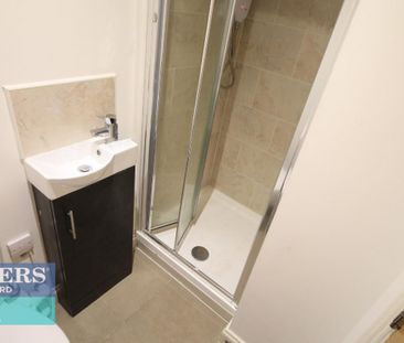 1 bedroom Flat To Let - Photo 2