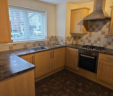 3 bedroom semi-detached house to rent - Photo 2