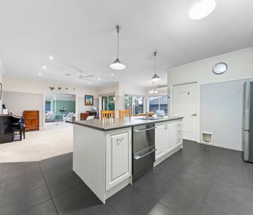 17 Pioneers Crescent, Pakenham VIC 3810 - House For Rent | Domain - Photo 1