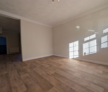 Dyer Road, SO15 - Photo 6