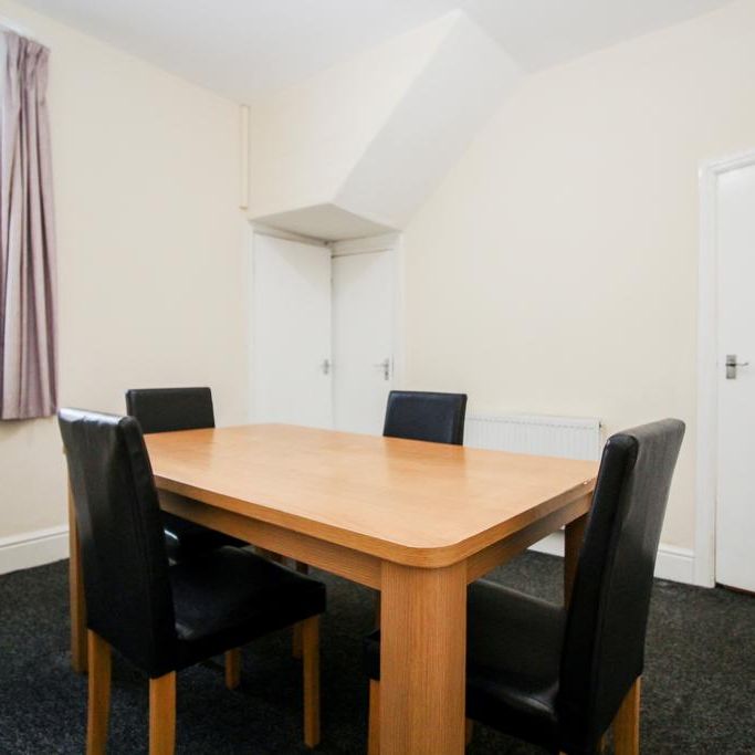 4 bedroom terraced house to rent - Photo 1