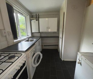 3 bedroom flat to rent - Photo 5