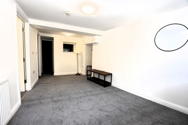 1 bedroom Flat To Let - Photo 1