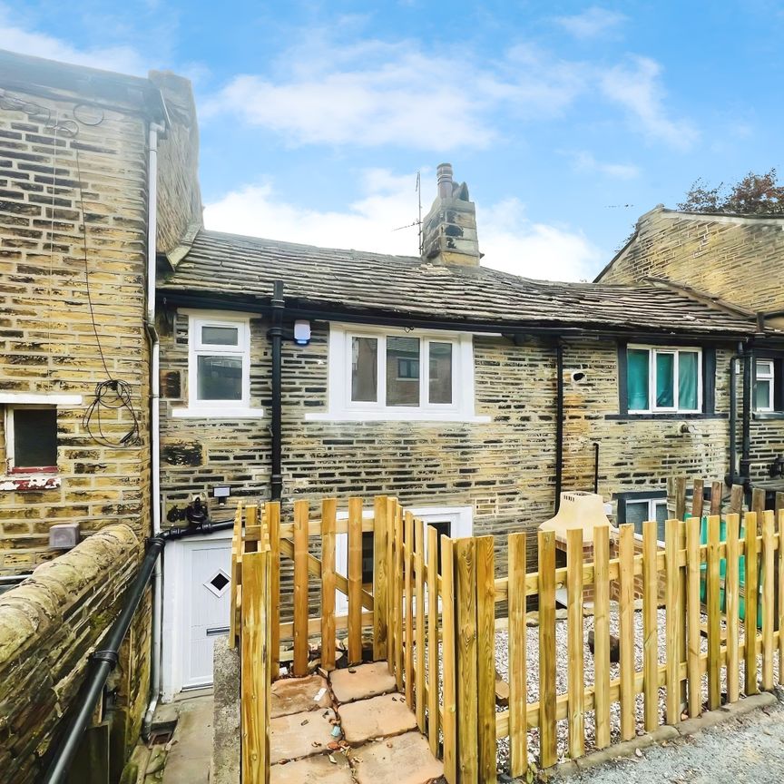 2 bedroom cottage to rent ROPER GREEN, HALIFAX - Photo 1