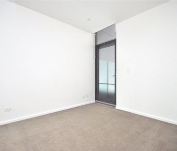 Fabulous One Bedroom Apartment with study area on the Ground Floor - Photo 3