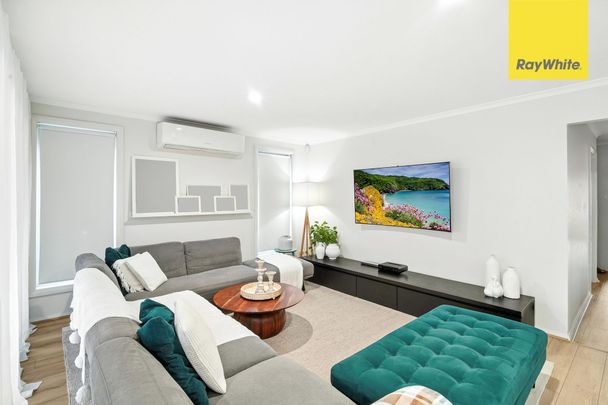 BEAUTIFULLY PRESENTED FAMILY HOME!!! - Photo 1