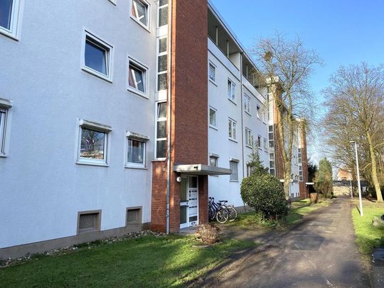 **Frisch renoviert: +neuer Laminat +weiße Wände +neues Tageslichtbad +2 Balkone** - Photo 1