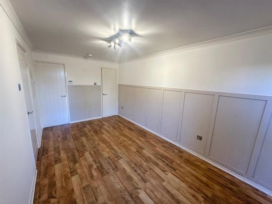 Flat 116C, Pine Court, Stourbridge, West Midlands - Photo 1