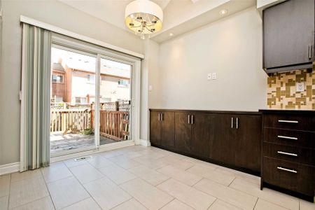 For Lease - 32 Nottingham Drive, Richmond Hill, Ontario - Photo 2